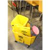 Image 1 : RUBBERMAID INDUSTRIAL MOP BUCKET AND