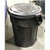 Image 1 : BLACK BRUTE 44GAL RUBBERMAID COMMERCIAL GARBAGE