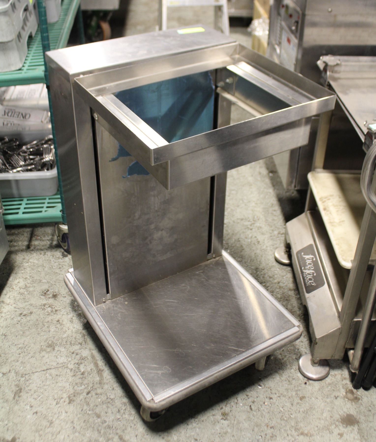 SPRING LOADED TRAY HOLDER/ CART