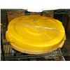 Image 1 : LOT OF 5 NEW YELLOW 32 GAL GARBAGE CAN LIDS