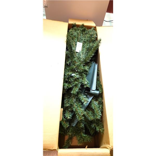 Christmas Tree Cat B