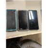 Image 1 : 3- android phones - locked