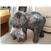 Image 4 : Gray Elephant and Baby Ceramic Figurine Cat A