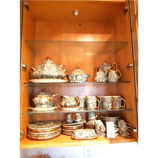 Large Porcelain Dinnerware Set with Paisley Design Cat A