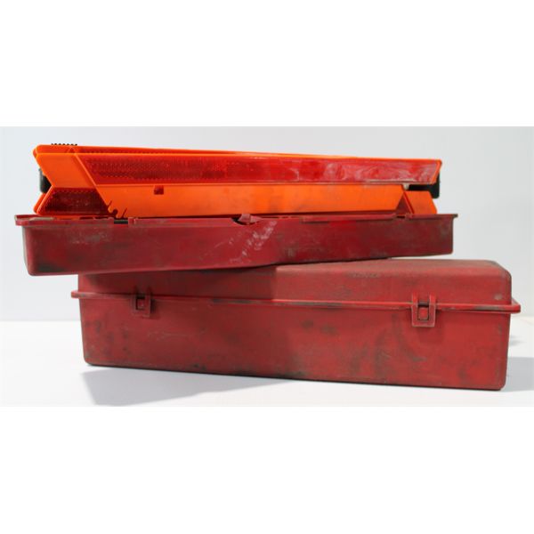 PAIR OF WARNING TRIANGLE FLARE KITS