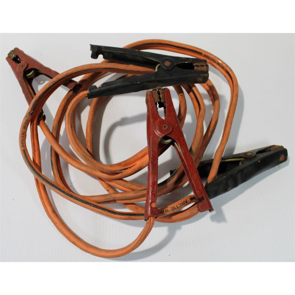 SET OF BOOSTER CABLES