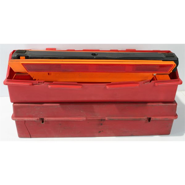 2 MODEL 1005 WARNING TRIANGLE FLARE KIT