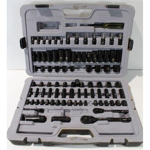 STANLEY RATCHET AND SOCKET SET