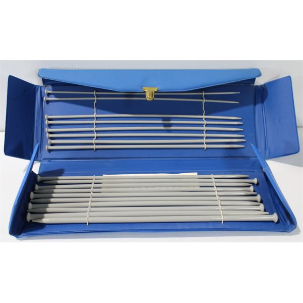 KNITTING NEEDLE KIT IN SEALING BLUE CASE