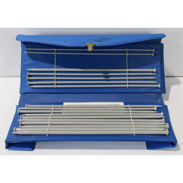 ASSORT. KNITTING NEEDLES W/ BLUE PLASTIC CASE