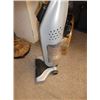 Image 3 : Cordless vacuum cleaner works