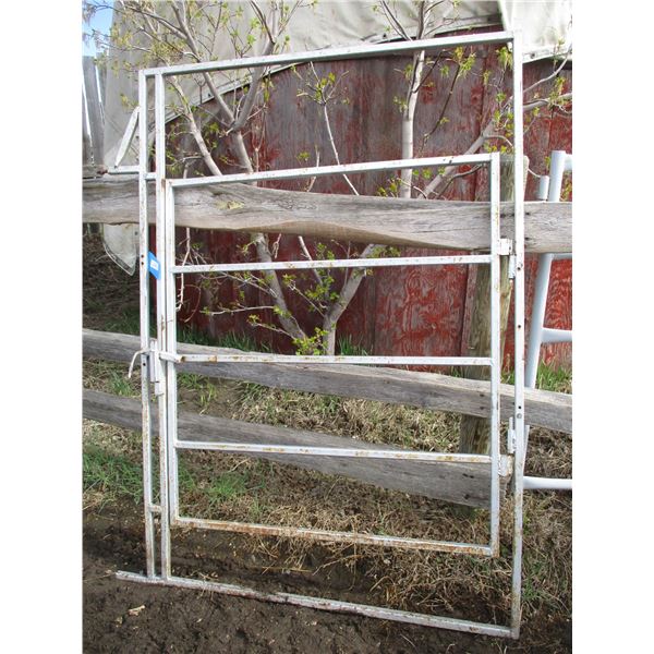 Metal Gate With Outside Mounting Frame - 4.5' Wide