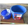 Image 1 : Heated Flat Back Bucket, 8 Quart Feeding Bucket