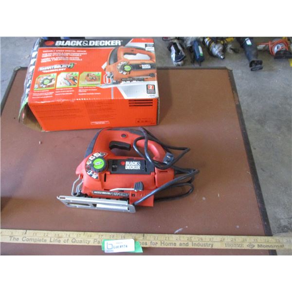 Black & Decker Jigsaw - Working