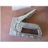 Image 2 : Staple Guns, Staples