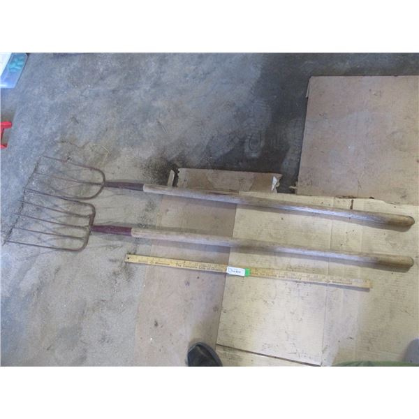 (2) Hay Forks