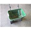 Image 2 : Scotts Fertilizer Spreader