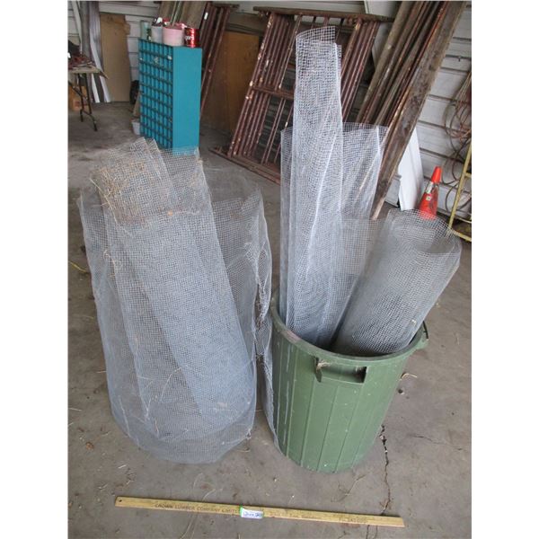 Mesh Wire, Plastic Garbage Can
