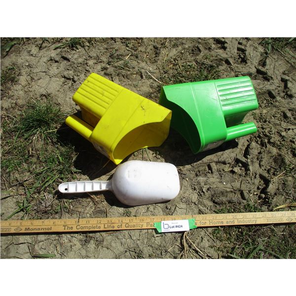 (3) Feed Scoops