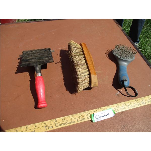 (2) Curry Combs, Brush