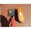 Image 3 : (2) Curry Combs, Brush