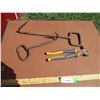 Image 1 : (2) Bale Hooks, Fencing Pliers