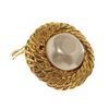 Image 5 : Chanel Chanel Round Faux Pearl Earrings Earrings Gold Plated Metal, faux pearl