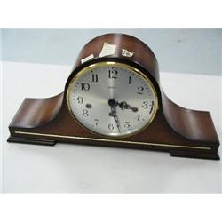 Linden Mantel Clock with Key Inside and in excellent condition (21)