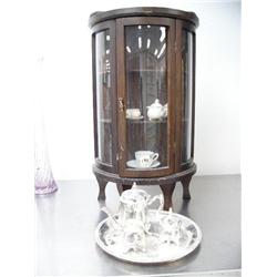 small China cabinet with silver plated child's tea set, China tea set, miniature cup and saucer (16)