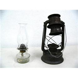 2 old Kerosene Lamps (16)