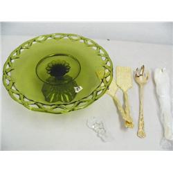 green cake plate, gold cake servers (16)