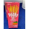 Image 2 : Pocky Strawberry Biscuit Sticks (5 x 33g)