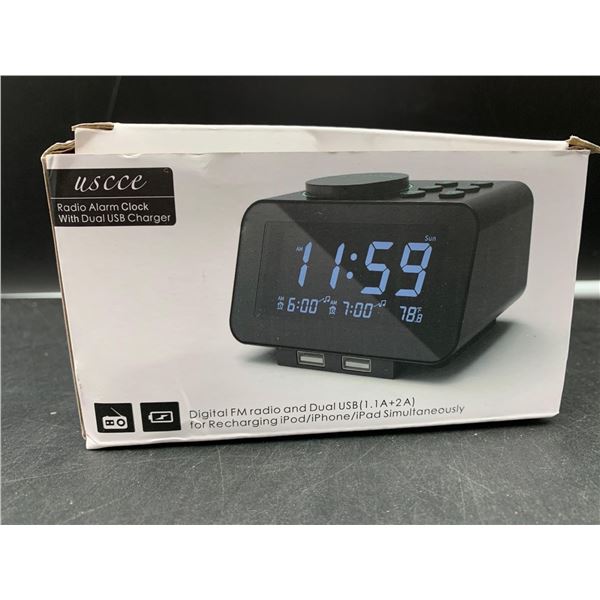 USCCE digital radio alarm clock with dual usb charger