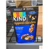 Image 1 : CASE LOT - KIND dipped clusters, dark chocolate, nuts & berries 8x113g