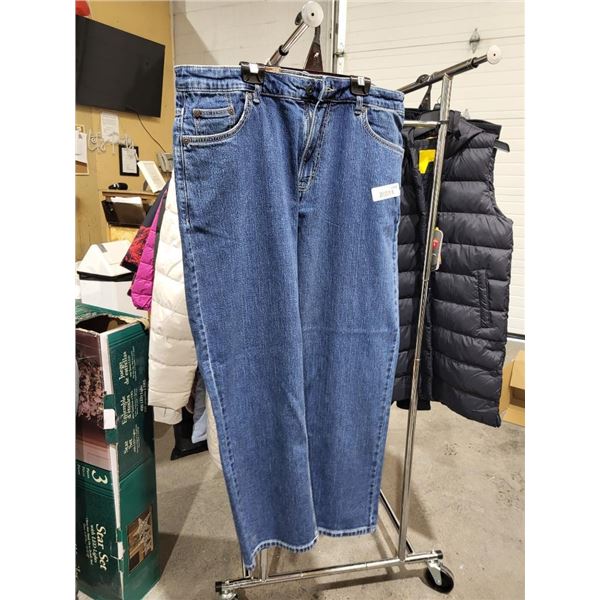 Denver Hayes relaxfit 36 x 28 jeans.