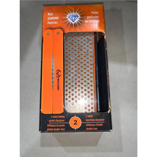Real diamond particles. 2-sided bench sharpener.