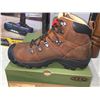 Image 4 : Keen Pyrenees Syrup Ladies Size 8 Hiking Boot