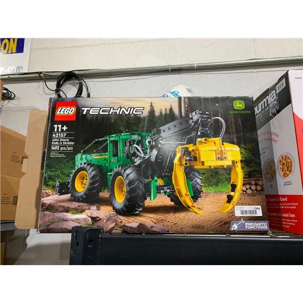 Lego Technic 1492 pc John Deere 948L-II Skidder