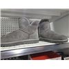 Image 2 : Size 7 Ladies Sherpa Ankle Boots - Gray