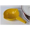 Image 2 : Butterfly Brand Porcelain Basin - (2) Lids - Tupperware Plastic Stainer