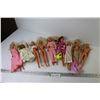 Image 1 : (8) Barbie Dolls - (1) Doll in Dress