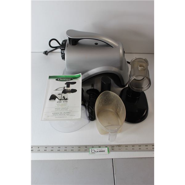 Omega NC800 Juice Extractor With Accessories & Manual - Works