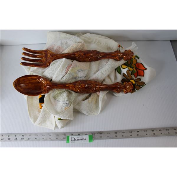 Decorative Ceramic Fork & Spoon, (3) Towels, (1) Facecloth