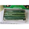 Image 2 : 10 Universal Lights - (2) Sets of Gift Boxes - Box of Green Candles