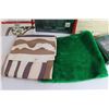 Image 3 : (4) Christmas Tablecloths, Soft Green Fabric, Patterned Paper