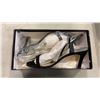 Image 2 : TRAY OF ASSORTED NOVELS AND BOOKS AND LADIES SIZE 9 HEELS