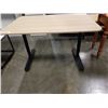 Image 2 : ADJSTABLE HEIGHT WORK TABLE