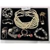 Image 1 : Assortment Of Vintage Pearl Theme Jewelry