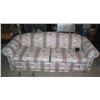 Image 1 : VINTAGE ESTATE HIDE-A-BED COUCH