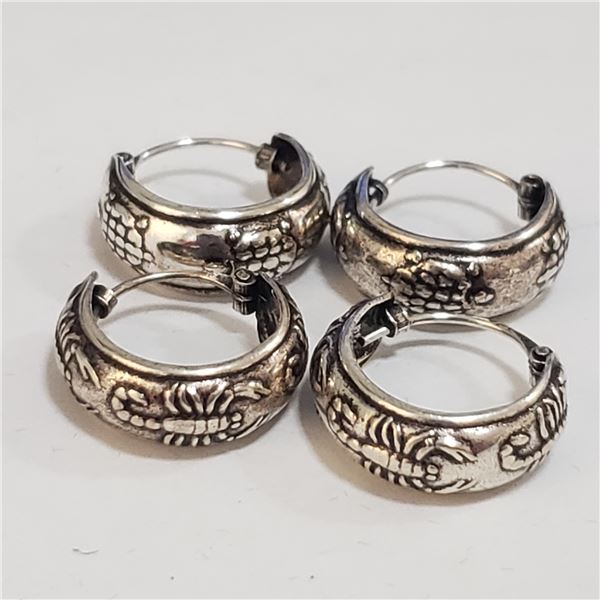 SILVER LOT OF 2 EARRINGS (~WEIGHT 3G)